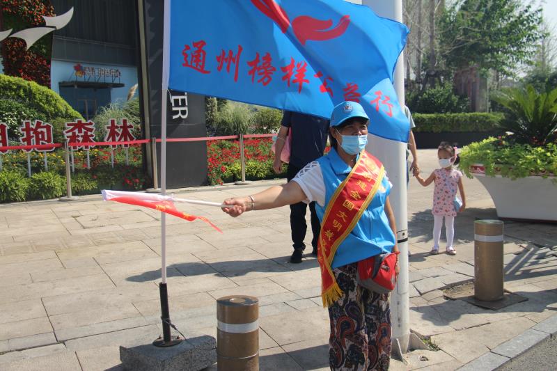 <strong>暴操影视网</strong>